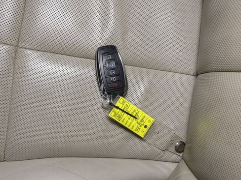 Used 2018 Lincoln Continental Select image 38