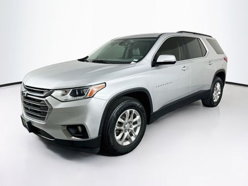 Used 2020 Chevrolet Traverse LT FWD image 3