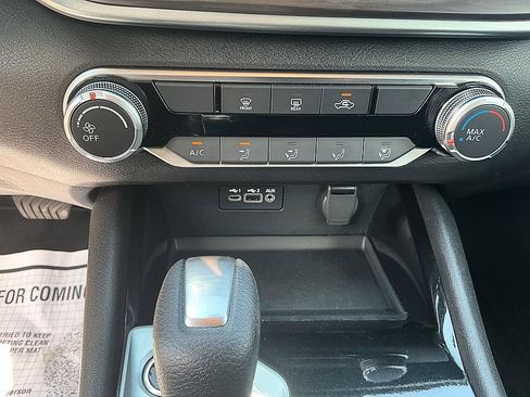 Certified 2024 Nissan Altima 2.5 SV FWD image 19