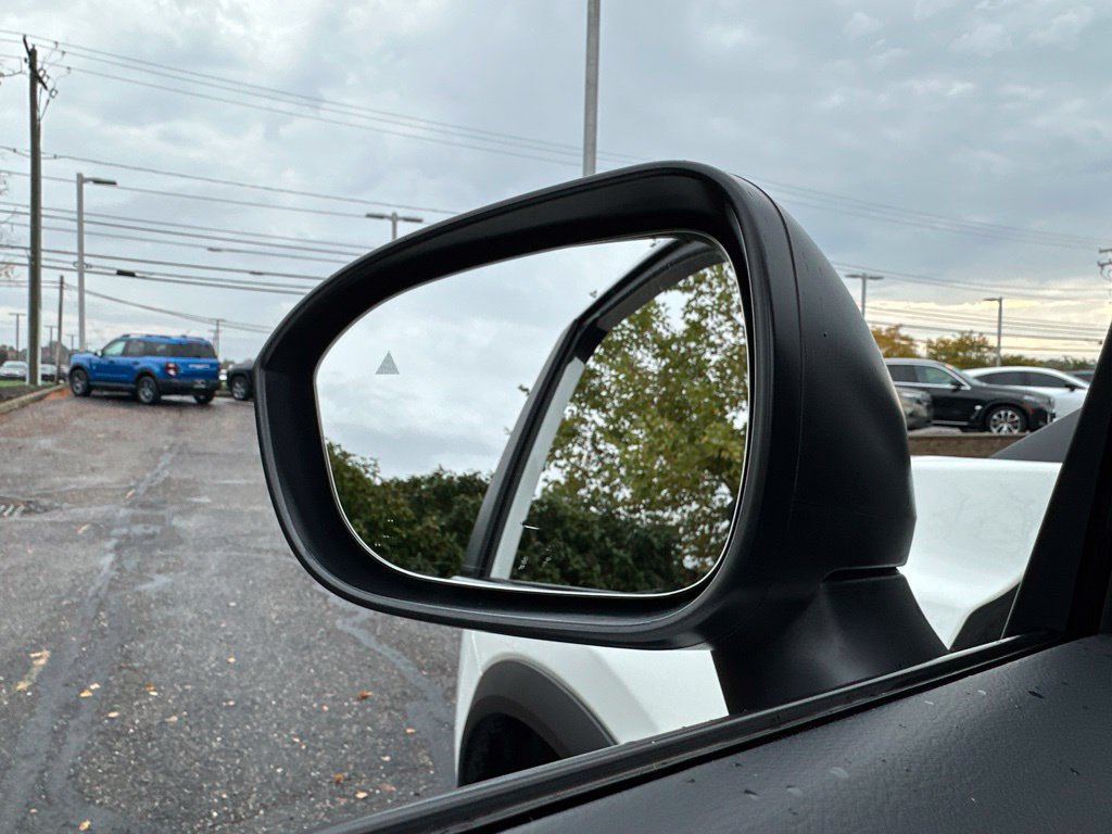 Used 2024 Nissan Rogue S AWD/4WD image 3