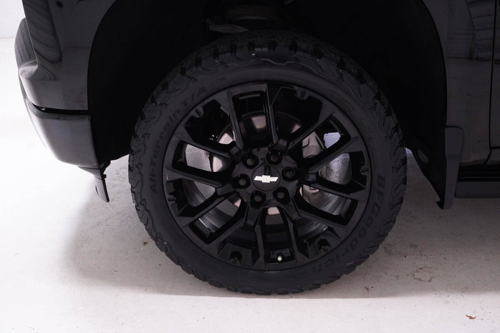 Used 2025 Chevrolet Silverado 1500 High Country w/ High Country Premium Package AWD/4WD image 36