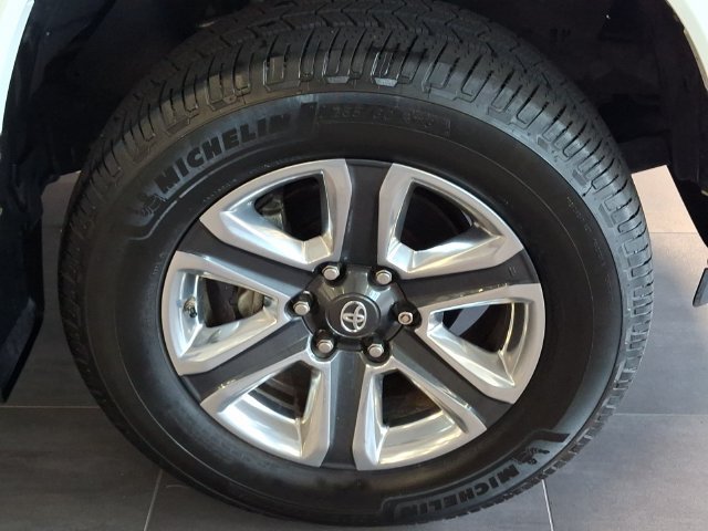 Used 2016 Toyota Tacoma Limited w/ Towing Package AWD/4WD image 7