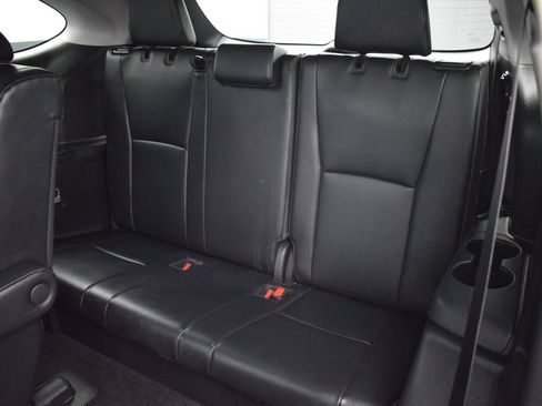 Used 2024 Toyota Highlander XLE AWD/4WD image 14