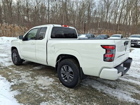 Used 2025 Nissan Frontier SV image 21