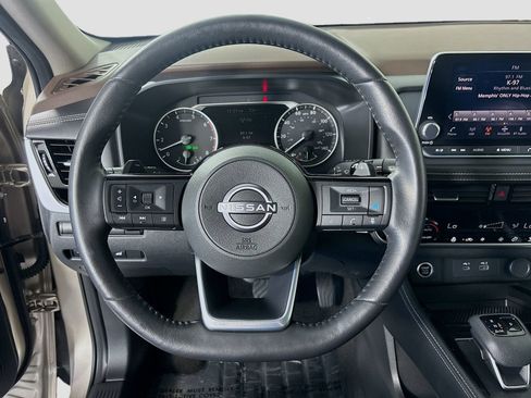 Used 2023 Nissan Rogue SL FWD image 11