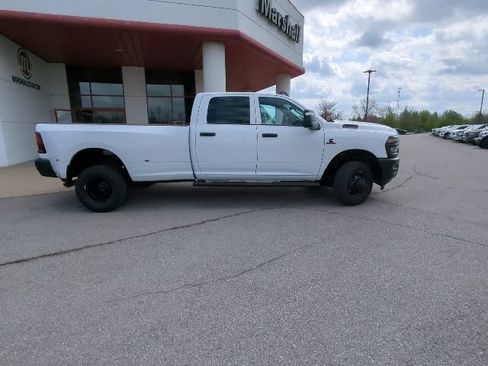 New 2026 RAM 3500 Tradesman AWD/4WD image 30