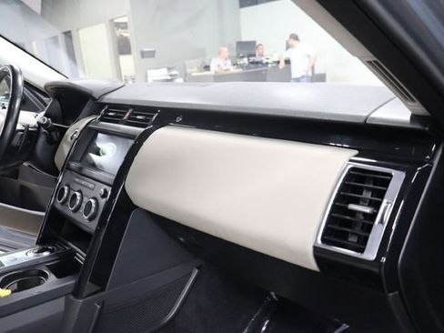 Used 2019 Land Rover Discovery SE AWD/4WD image 23