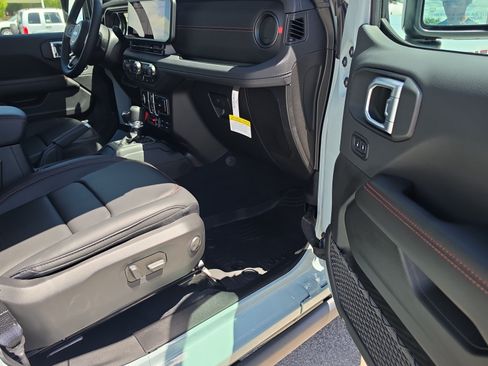 New 2026 Jeep Wrangler Unlimited Rubicon AWD/4WD image 28
