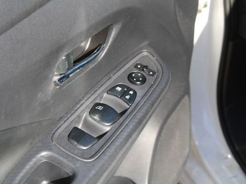 Used 2020 Nissan Versa SV image 18