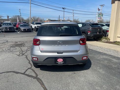 Used 2023 Hyundai Venue SE w/ Cargo Package image 6