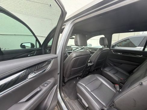 Used 2020 Cadillac XT6 Premium Luxury AWD/4WD image 11