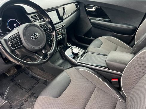Used 2019 Kia Niro EX image 11
