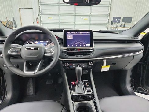 New 2026 Jeep Compass Latitude image 23