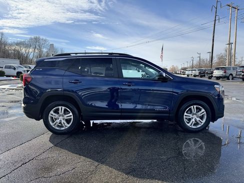 Used 2022 GMC Terrain SLE w/ Driver Convenience Package image 8