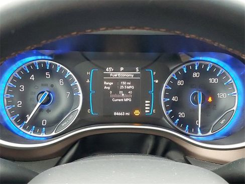 Used 2017 Chrysler Pacifica Touring-L image 22