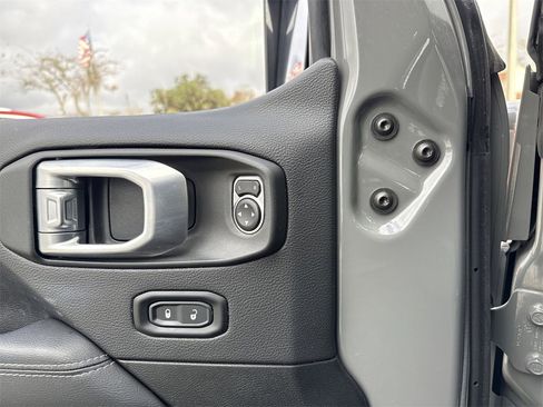 Used 2022 Jeep Wrangler Unlimited Sahara w/ Cold Weather Group image 13