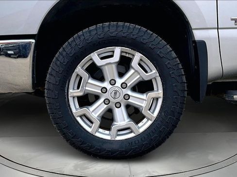 Used 2017 Nissan Titan SV image 34