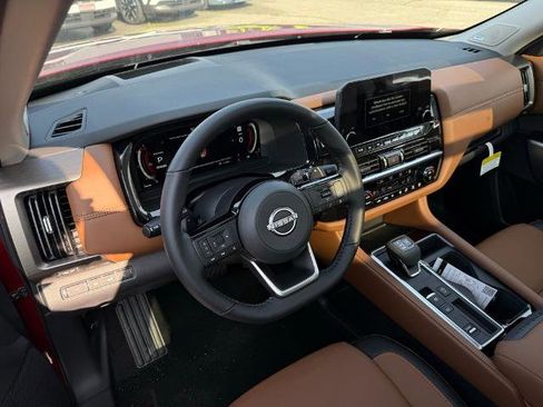 New 2025 Nissan Pathfinder Platinum image 18