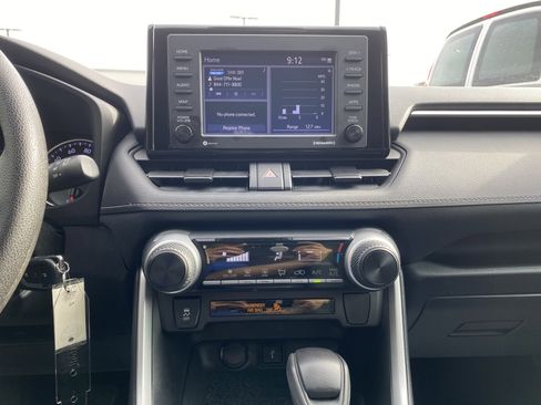 Used 2021 Toyota RAV4 LE image 24