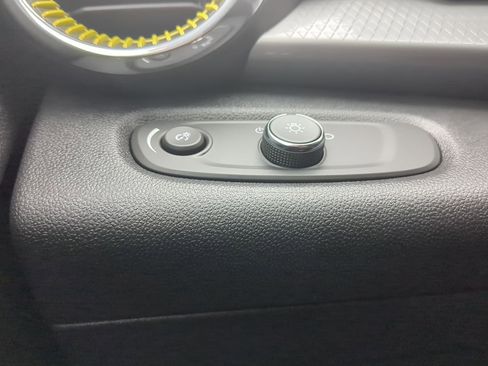 Used 2025 Chevrolet Trax LT w/ Driver Confidence Package image 17