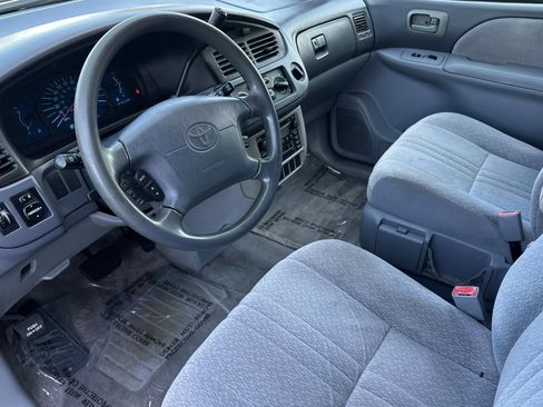 Used 2003 Toyota Sienna CE w/ CE Extra Value Pkg FWD image 4