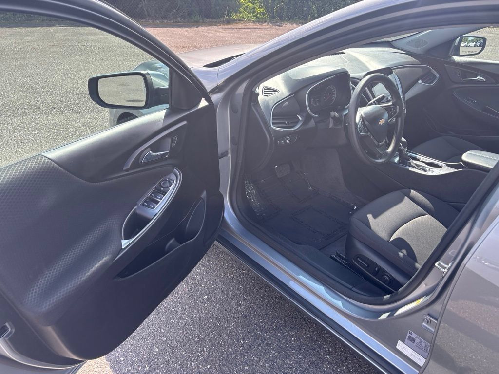 Used 2023 Chevrolet Malibu LT FWD image 31