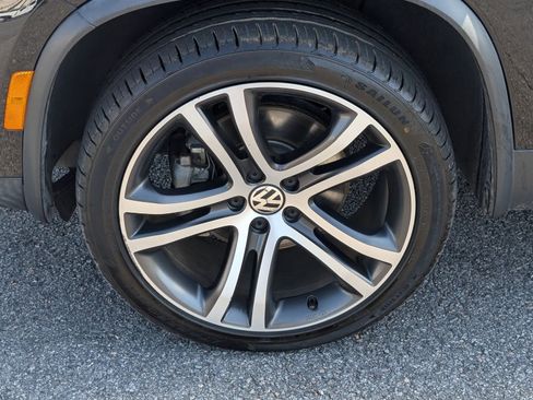Used 2017 Volkswagen Tiguan SEL image 13