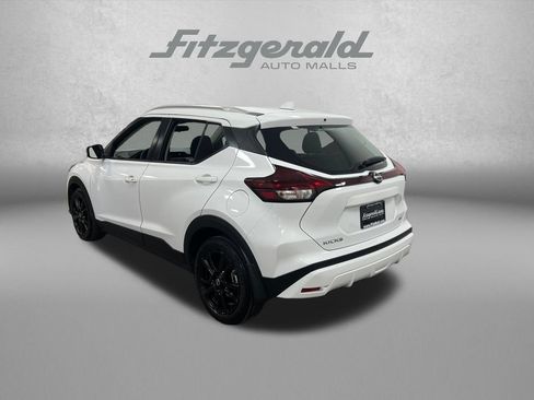 Used 2024 Nissan Kicks SV FWD image 3