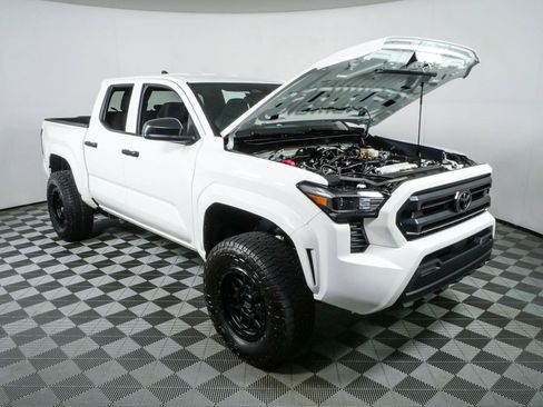 Used 2025 Toyota Tacoma SR AWD/4WD image 29