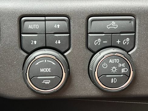 Used 2024 Chevrolet Silverado 1500 RST AWD/4WD image 17