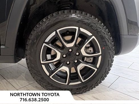 Used 2024 Jeep Compass Trailhawk AWD/4WD image 24
