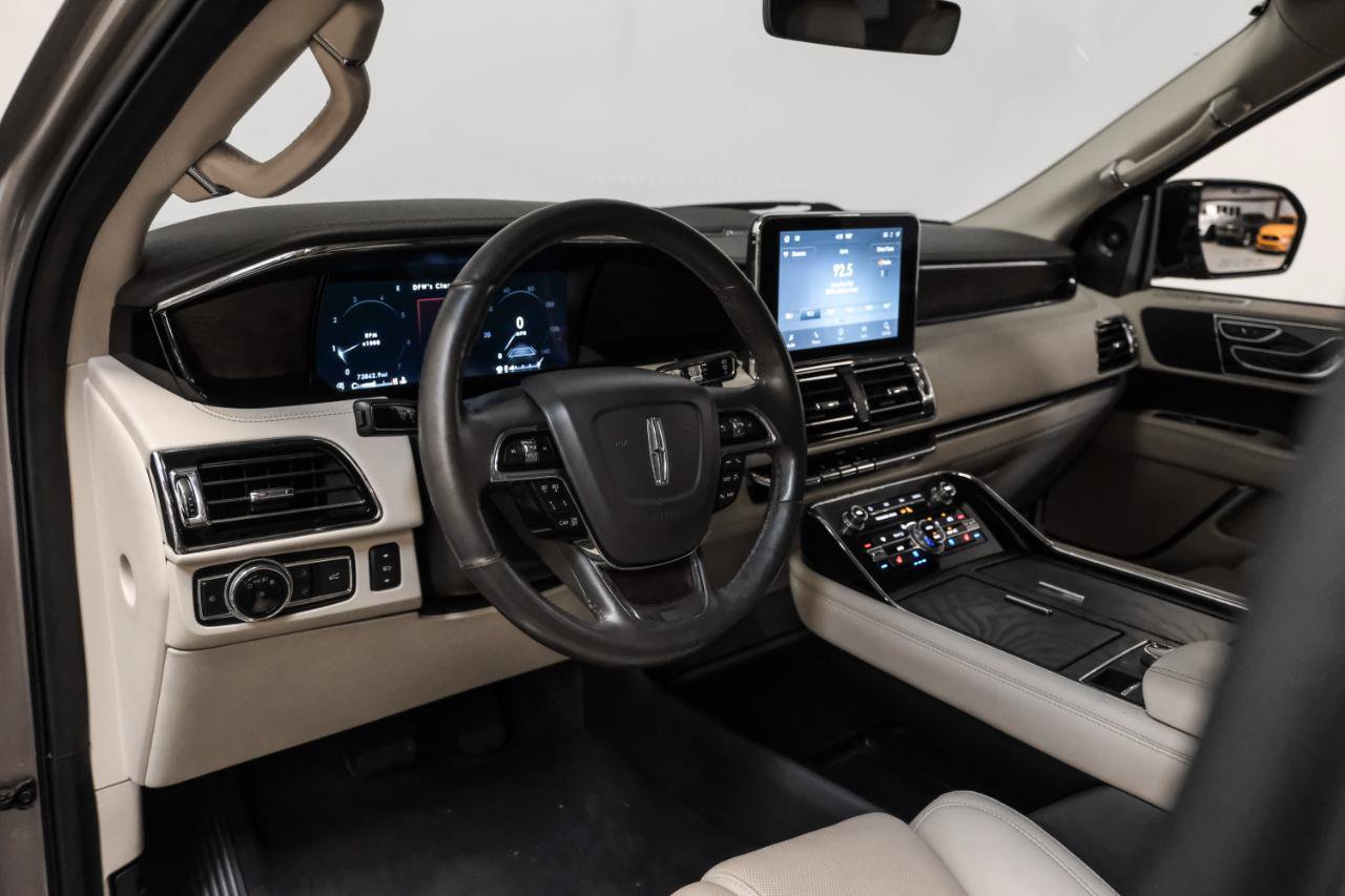 Used 2020 Lincoln Navigator 2WD image 3