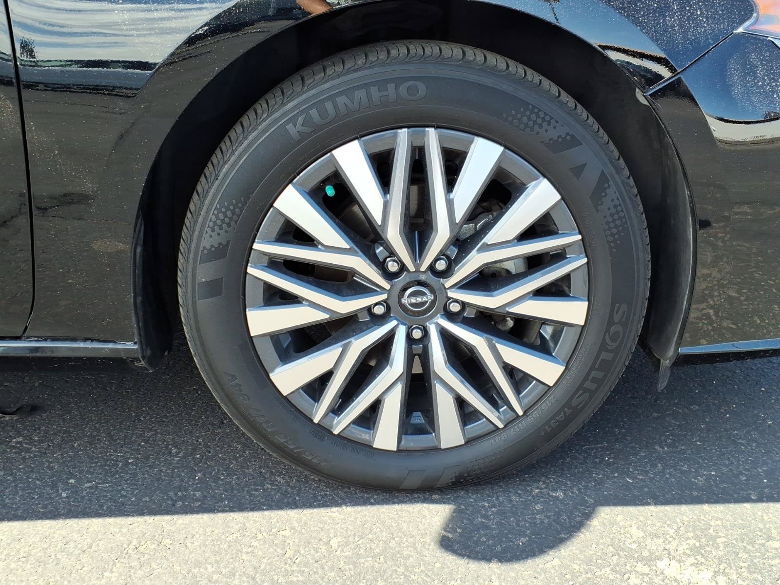 Used 2025 Nissan Altima 2.5 SV FWD image 8