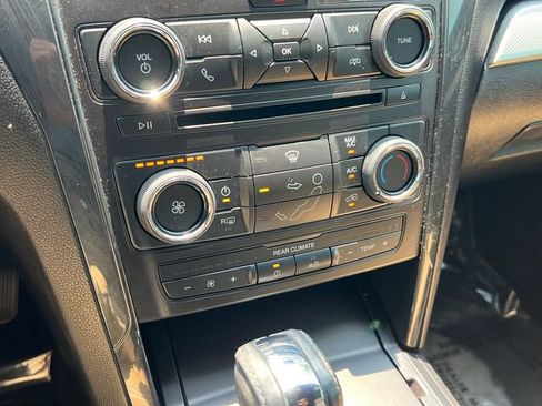 Used 2017 Ford Explorer XLT FWD image 28