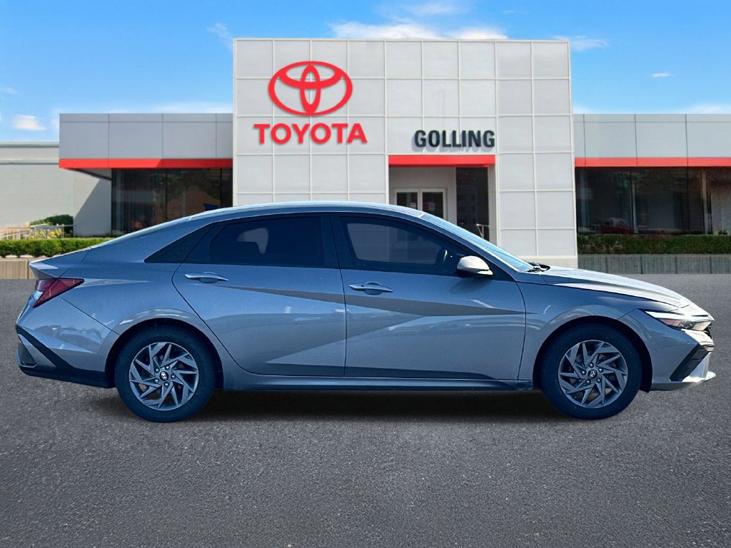 Used 2025 Hyundai Elantra Hybrid FWD image 6
