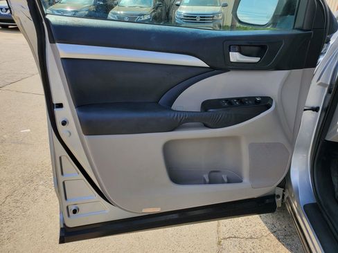Used 2016 Toyota Highlander XLE image 15