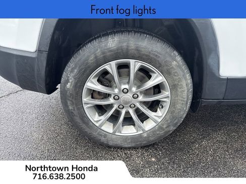 Used 2019 Jeep Cherokee Latitude Plus w/ Comfort/Convenience Group image 13