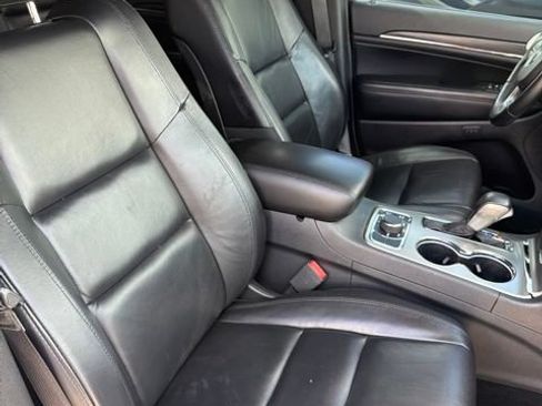 Used 2019 Jeep Grand Cherokee Limited AWD/4WD image 17