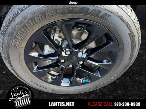 Certified 2022 Jeep Wrangler Unlimited Sahara w/ Cold Weather Group image 10