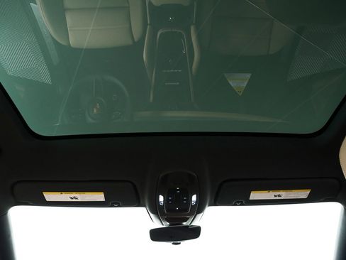 New 2026 Porsche Cayenne S image 21