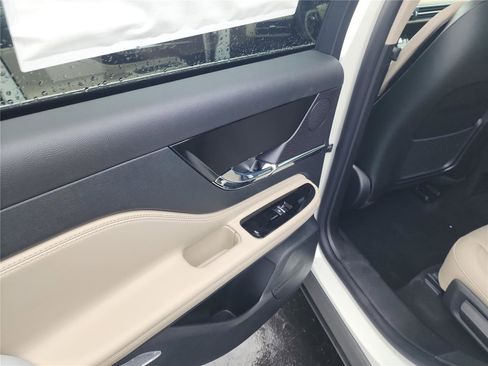 New 2026 Lincoln Corsair Premiere image 16