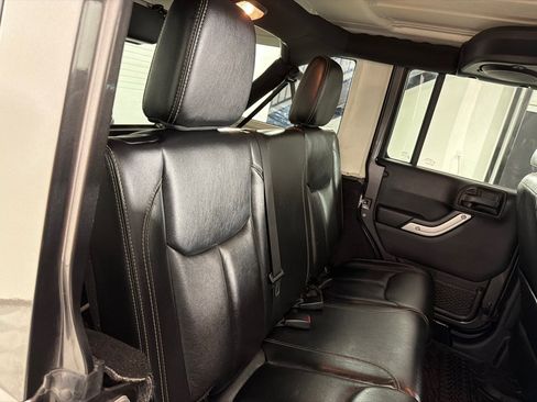 Used 2014 Jeep Wrangler Unlimited Sahara w/ Max Tow Package AWD/4WD image 21
