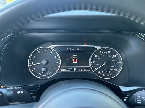Used 2024 Nissan Pathfinder SV FWD image 24