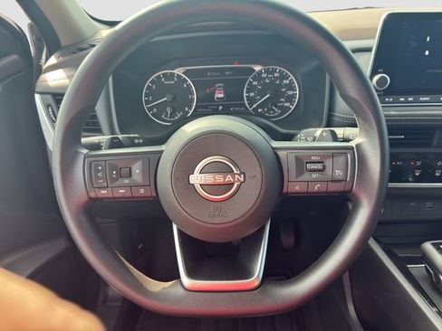 Used 2023 Nissan Rogue S FWD image 15