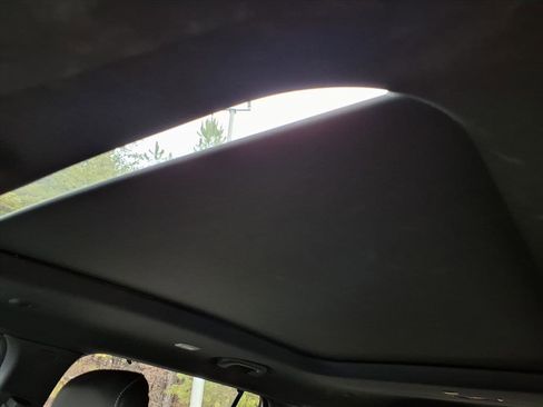 Used 2024 Jeep Grand Cherokee L Limited w/ Luxury Tech Group II image 24