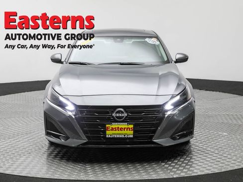 Used 2024 Nissan Altima 2.5 SV w/ SV Premium Package image 2