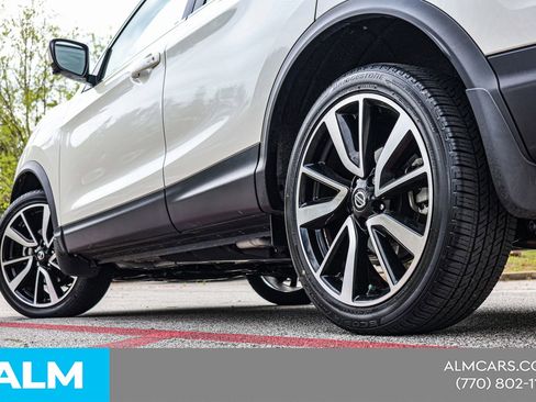 Used 2018 Nissan Rogue Sport SL image 16