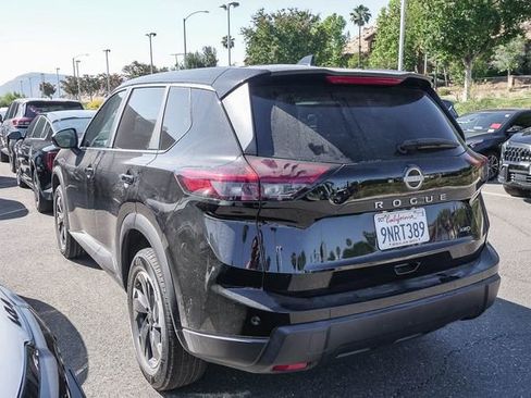 Used 2025 Nissan Rogue SV AWD/4WD image 11