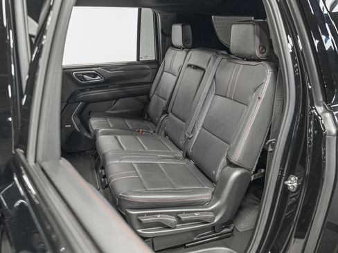 Used 2022 Chevrolet Suburban RST AWD/4WD image 28