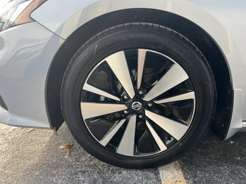 Used 2022 Nissan Altima 2.5 SV image 7